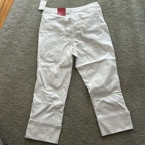 Brand new Jennifer Lopez curvy capri with slight distressing